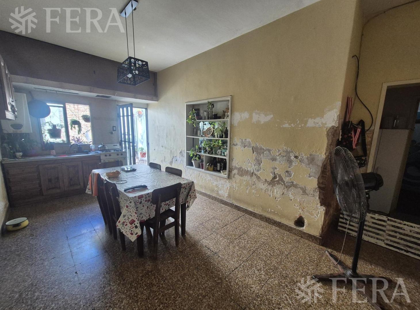 Foto de Venta casa para dos familias con patio en Wilde, imagen 3