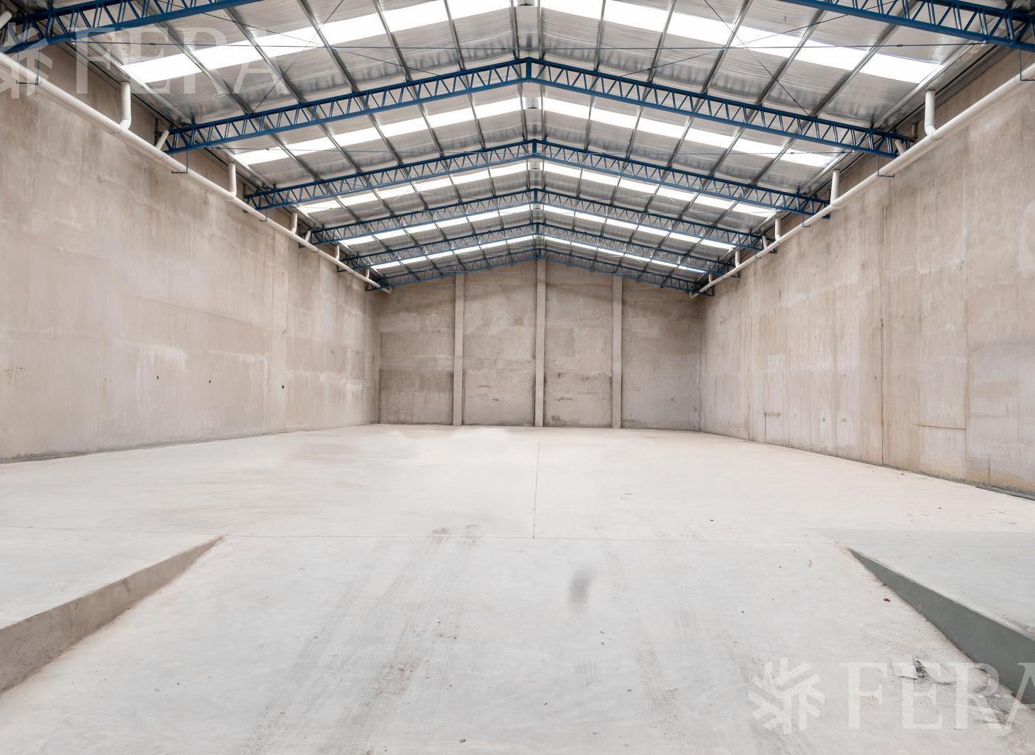 Foto de Alquiler de Galpón a estrenar de 809 m² con oficina y vestuarios en, imagen 1