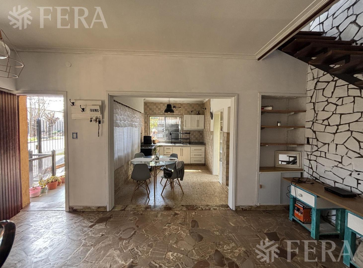 Foto de Alquiler casa 3 ambientes con patio y cochera en Bernal, imagen 4