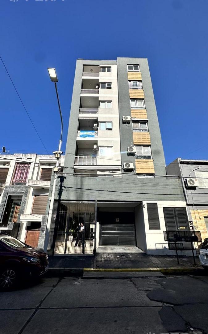 Foto de Venta departamento 2 ambientes con balcón en Wilde, imagen 2