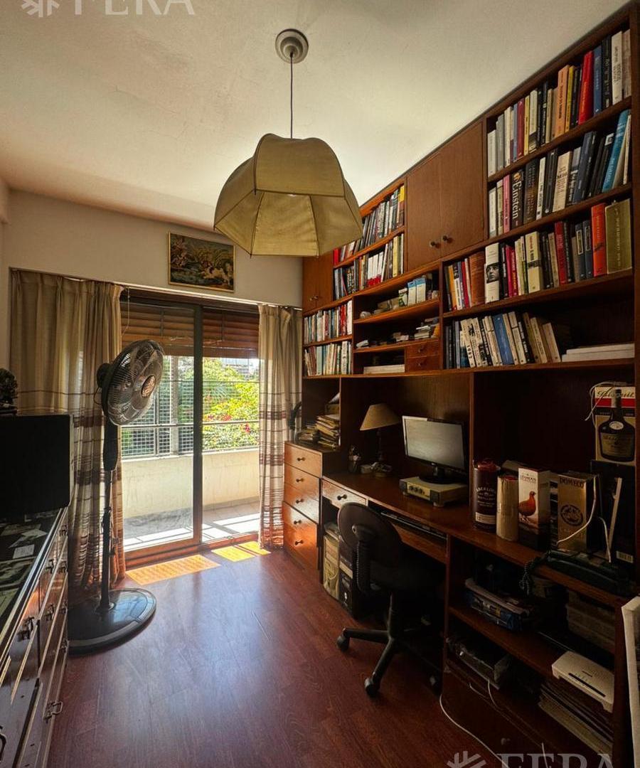 Foto de Excelente triplex con cochera doble, jardín y parrilla en Belgrano R, imagen 3