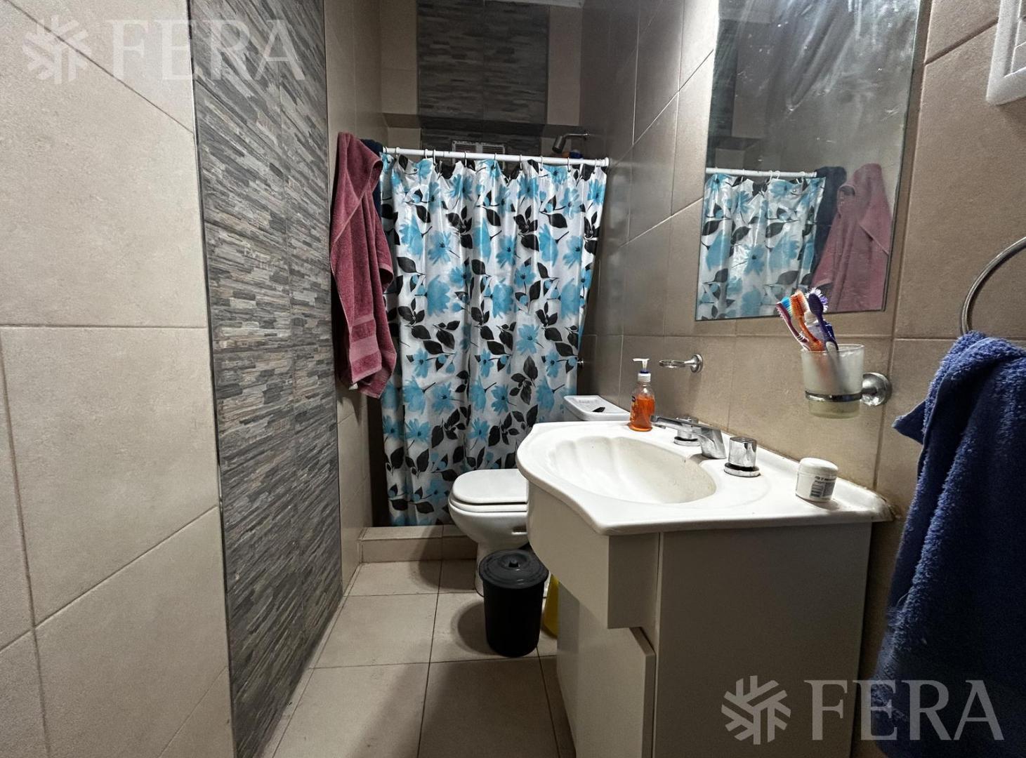 Foto de Venta de PH 2 ambientes con patio en Bernal Oeste, imagen 2