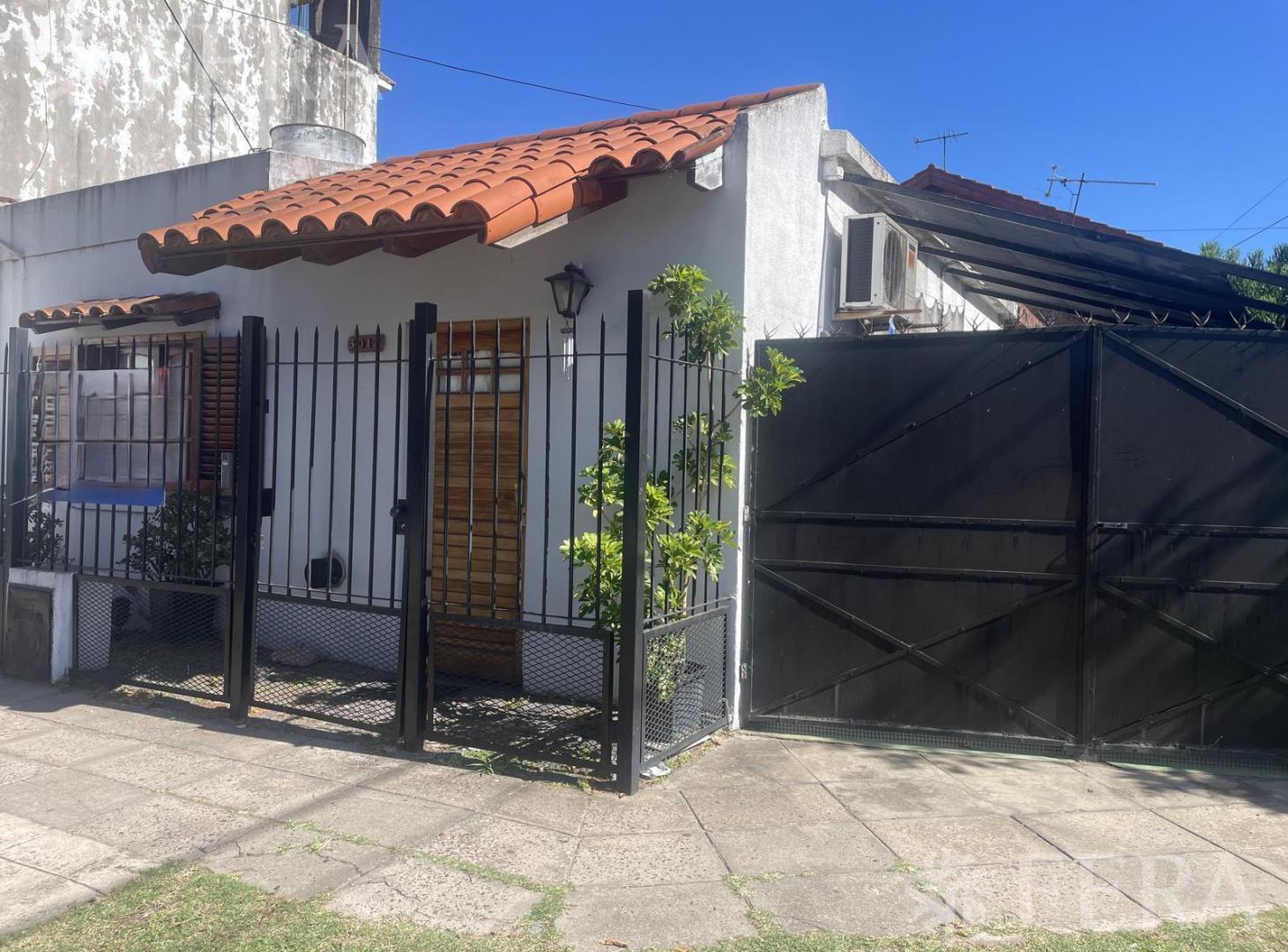 Foto de Venta PH 3 ambientes con patio en Quilmes Oeste, imagen 1