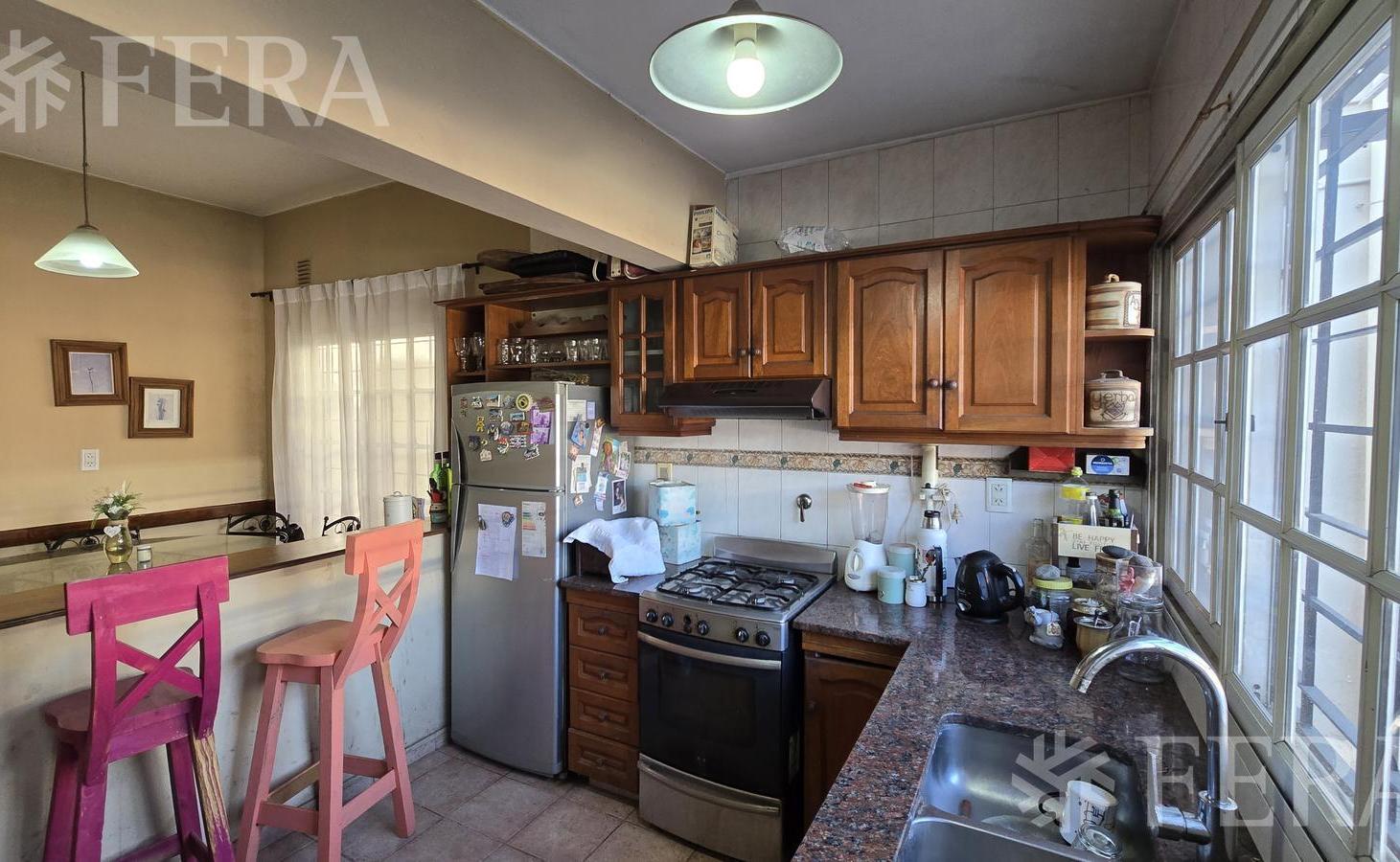 Foto de Venta casa 4 ambientes con cochera y piscina en Bernal, imagen 3