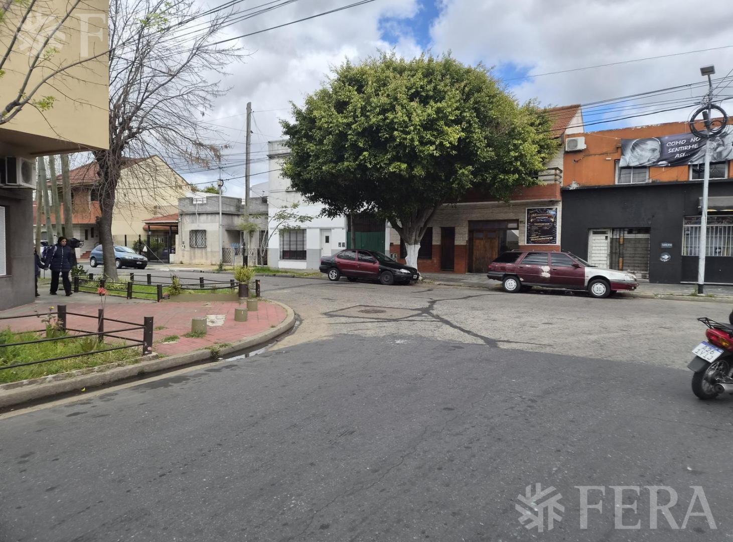 Foto de Venta PH 3 ambientes con patio en Sarandi, imagen 1