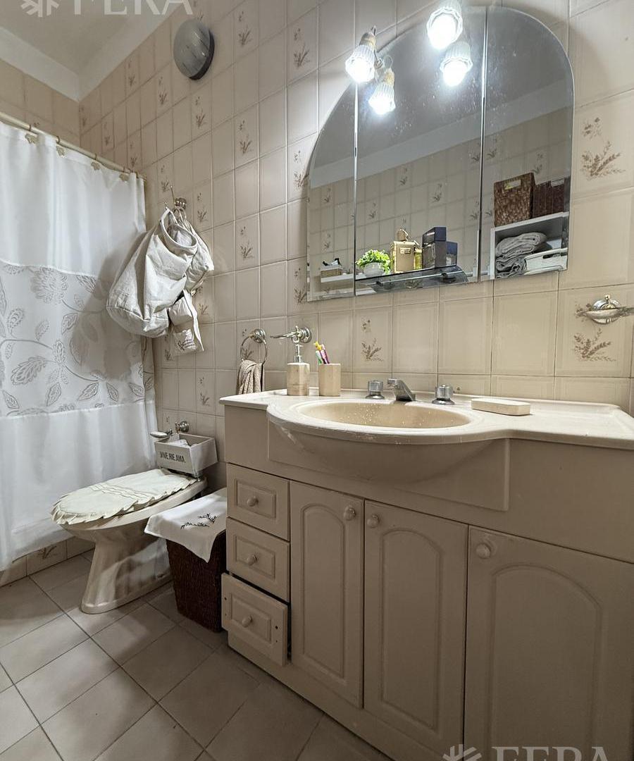 Foto de Venta Casa 4 ambientes con cochera y patio en Quilmes Oeste, imagen 4