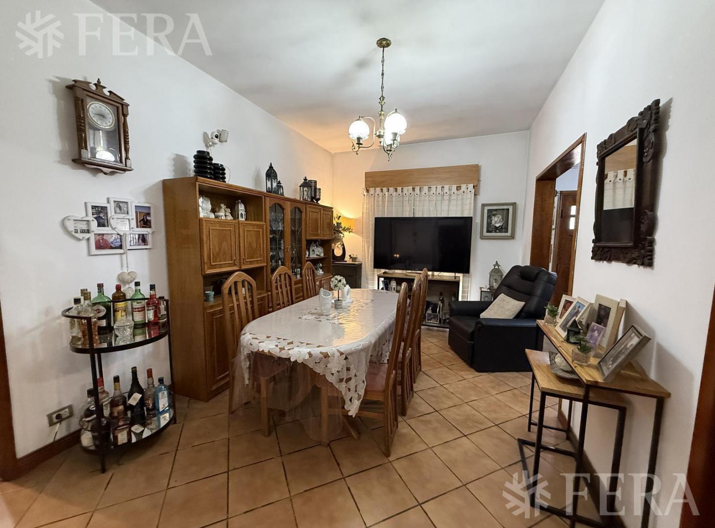 Foto de Venta Casa 4 ambientes con cochera y patio en Quilmes Oeste, imagen 1