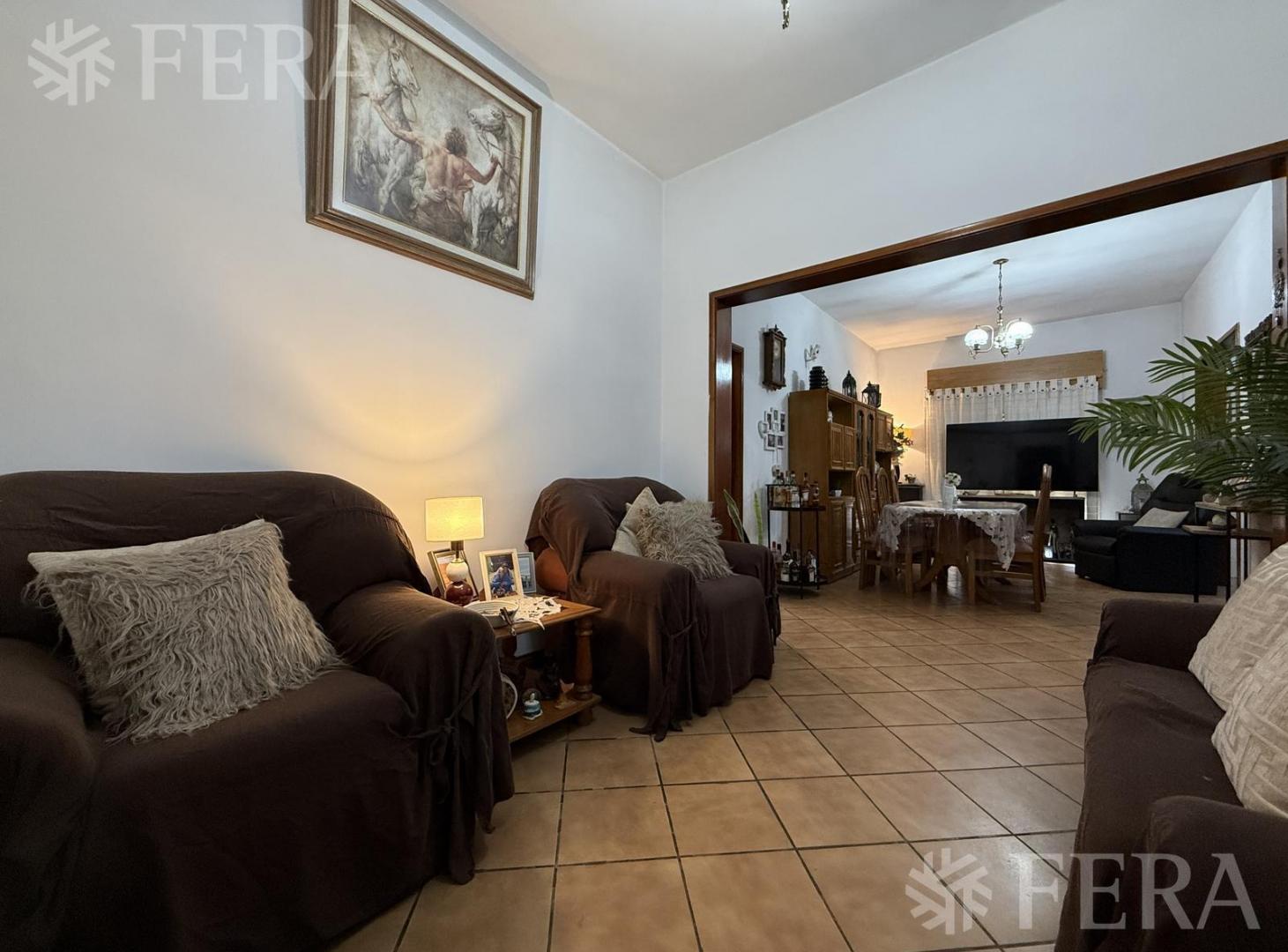 Foto de Venta Casa 4 ambientes con cochera y patio en Quilmes Oeste, imagen 3