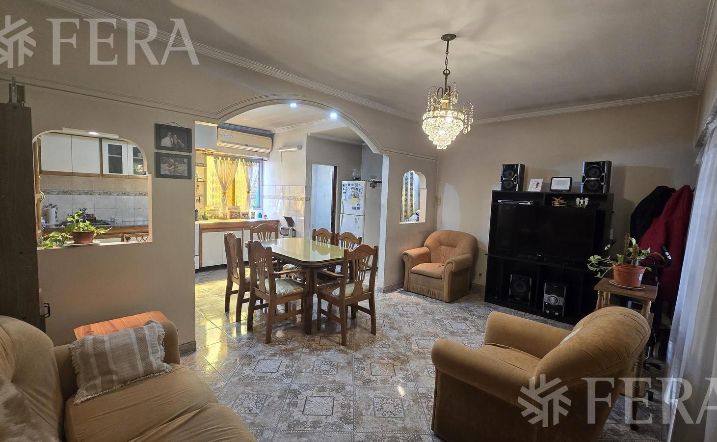 Foto de Venta casa 4 ambientes con cochera en Monte Chingolo, imagen 2