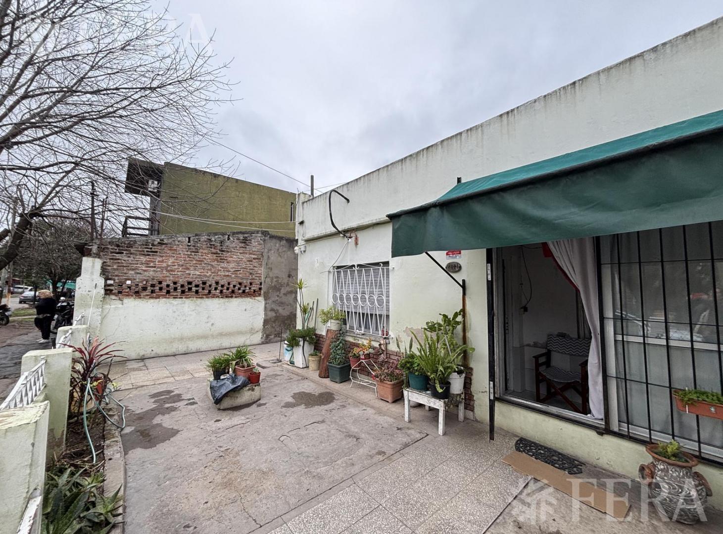 Foto de Venta casa 3 ambientes con cochera en Temperley Este, imagen 2