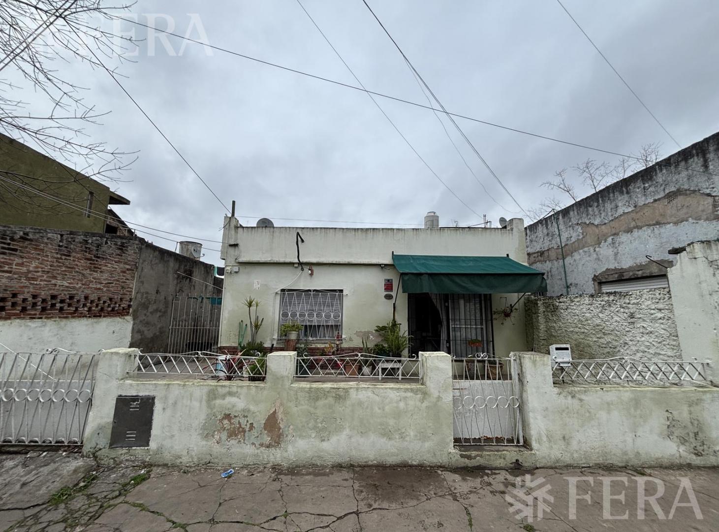 Foto de Venta casa 3 ambientes con cochera en Temperley Este, imagen 1