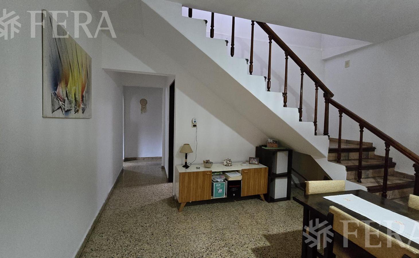 Foto de Venta PH 4 ambientes con jardín y cochera en Bernal Oeste, imagen 2