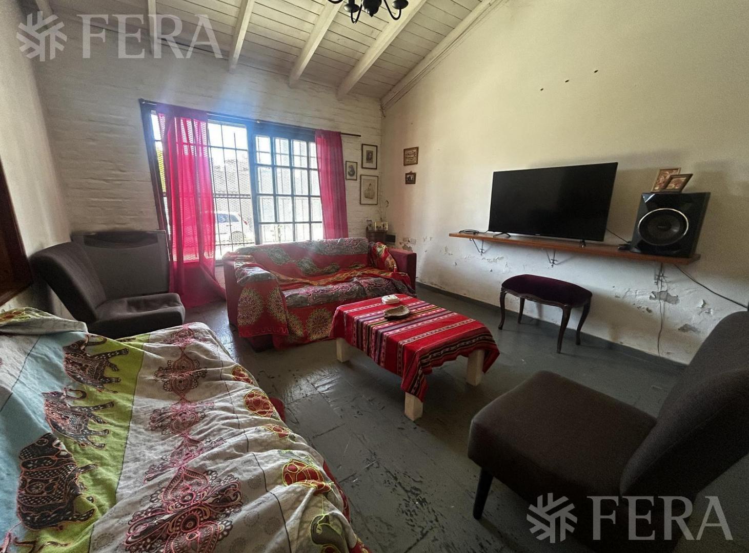 Foto de Venta Casa 4 ambientes con cochera y jardín en Bernal Oeste, imagen 5