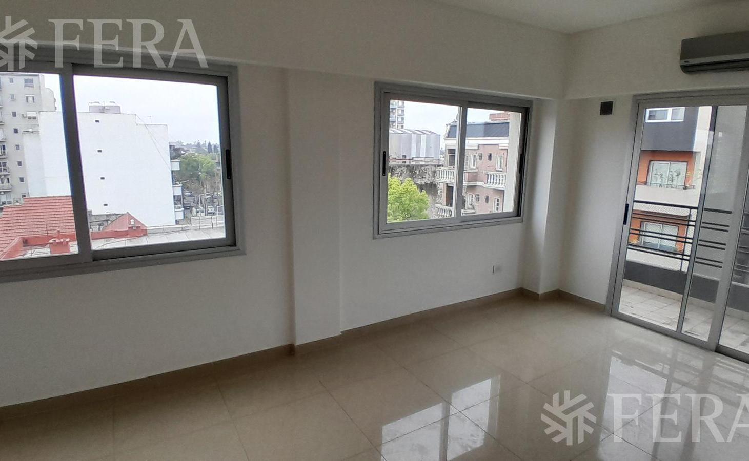 Foto de Alquiler Departamento 2 ambientes con balcón en Wilde, imagen 2