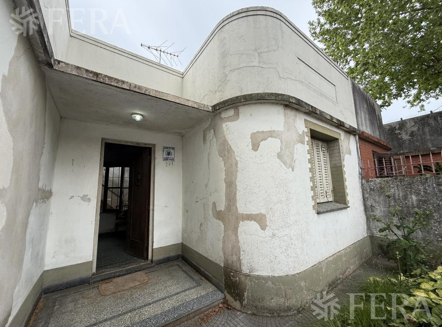 Foto de Venta Casa 4 ambientes con patio en Bernal Este, imagen 2