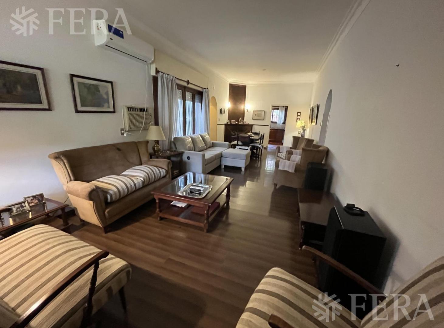 Foto de Venta Casa 3 ambientes con cochera y jardin en Temperley, imagen 2