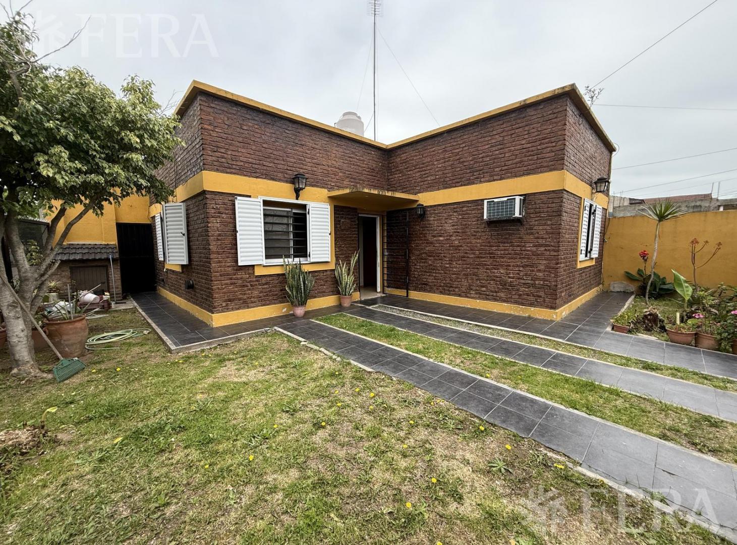 Foto de Venta casa 4 ambientes con patio en Quilmes Oeste, imagen 1
