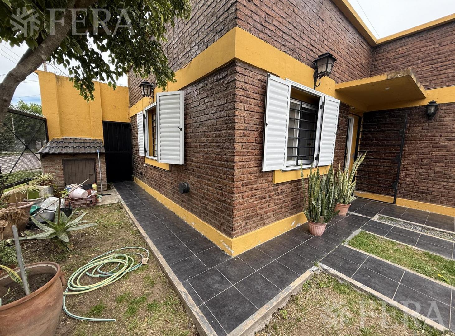 Foto de Venta casa 4 ambientes con patio en Quilmes Oeste, imagen 2