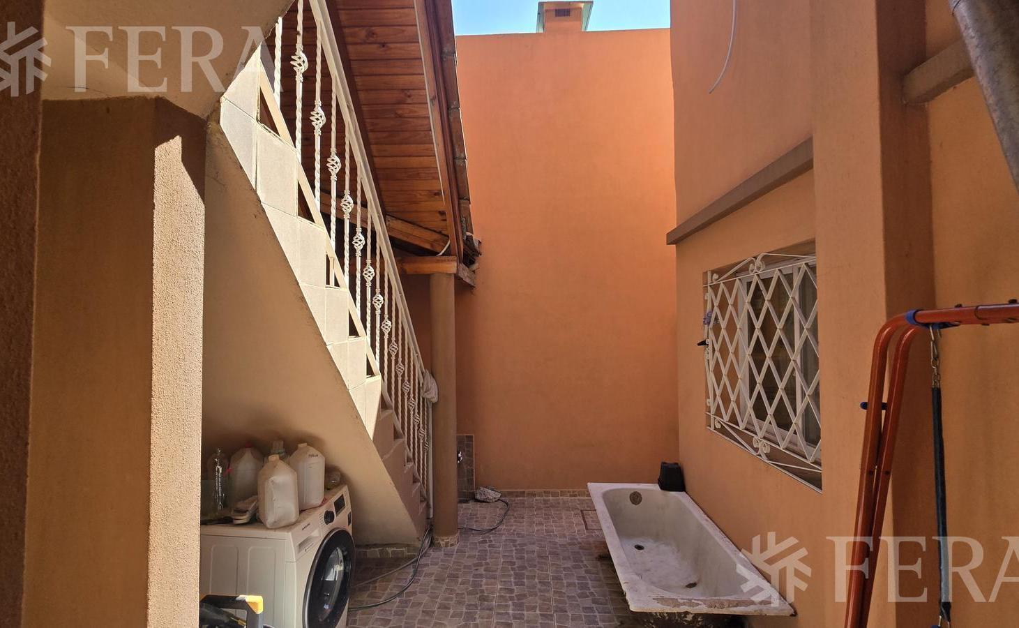 Foto de Venta casa 5 ambientes con cochera en Sarandi, imagen 5