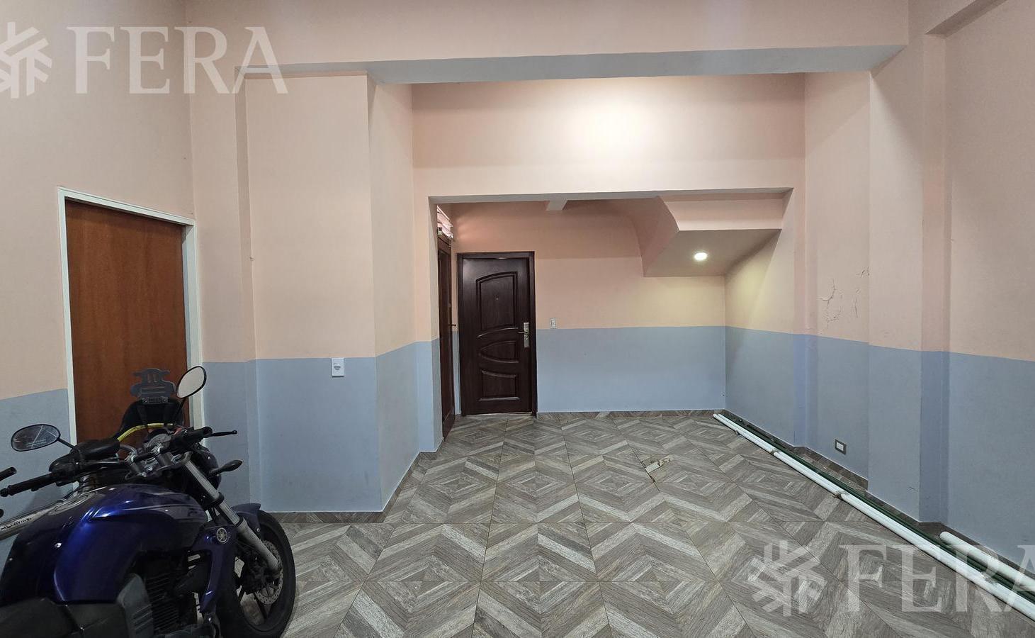 Foto de Venta casa 5 ambientes con cochera en Sarandi, imagen 2