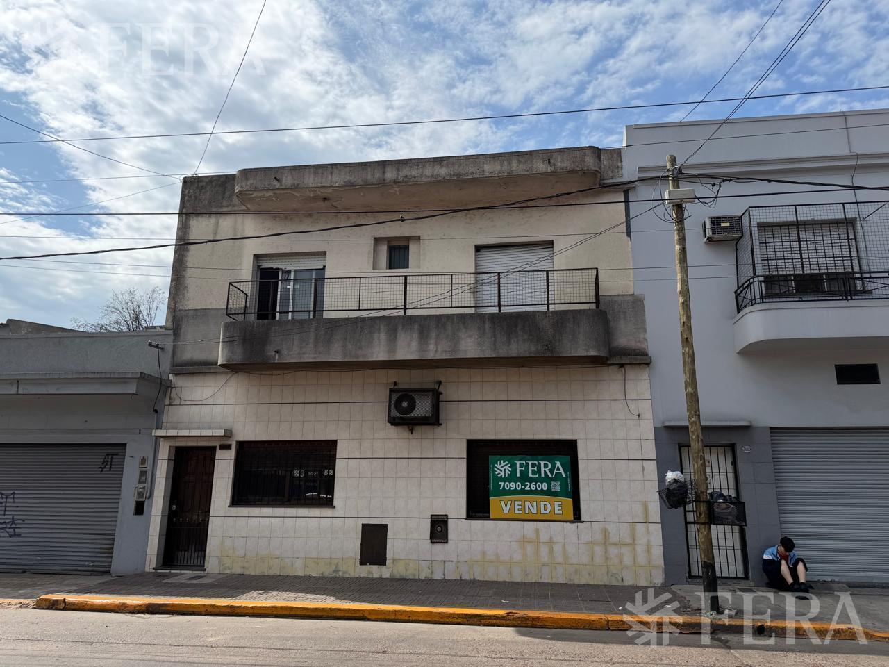 Foto de Venta casa 6 ambientes con piscina en Sarandí, imagen 1