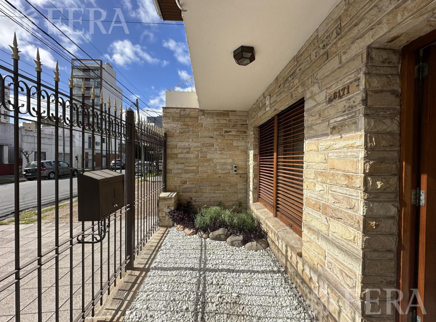 Foto de Venta casa 4 ambientes con cochera y piscina en Wilde, imagen 4