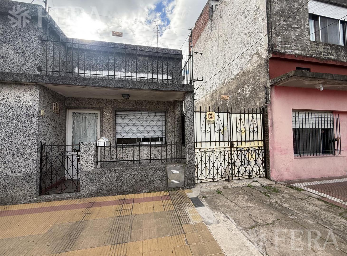 Foto de Venta casa 3 ambientes con cochera en Wilde, imagen 3