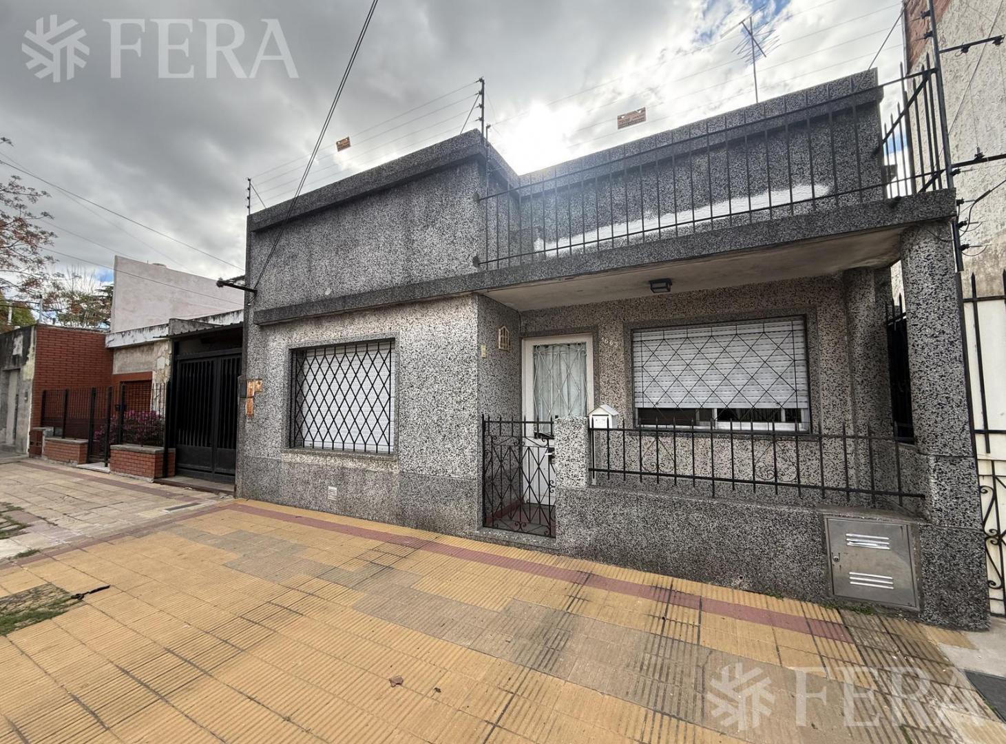 Foto de Venta casa 3 ambientes con cochera en Wilde, imagen 1