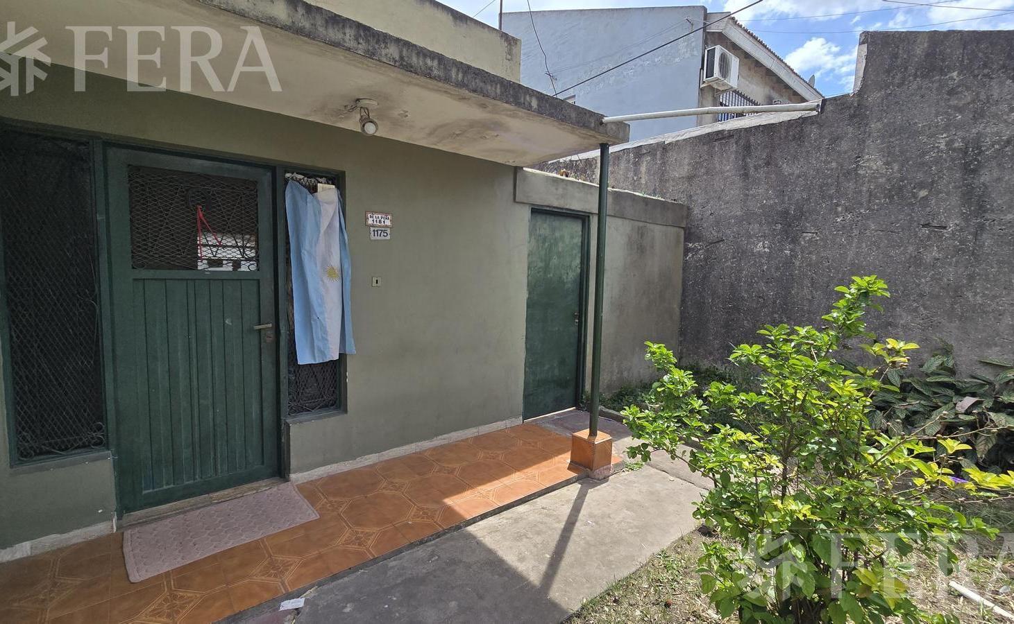 Venta casa 4 ambientes con patio  en Monte Chingolo