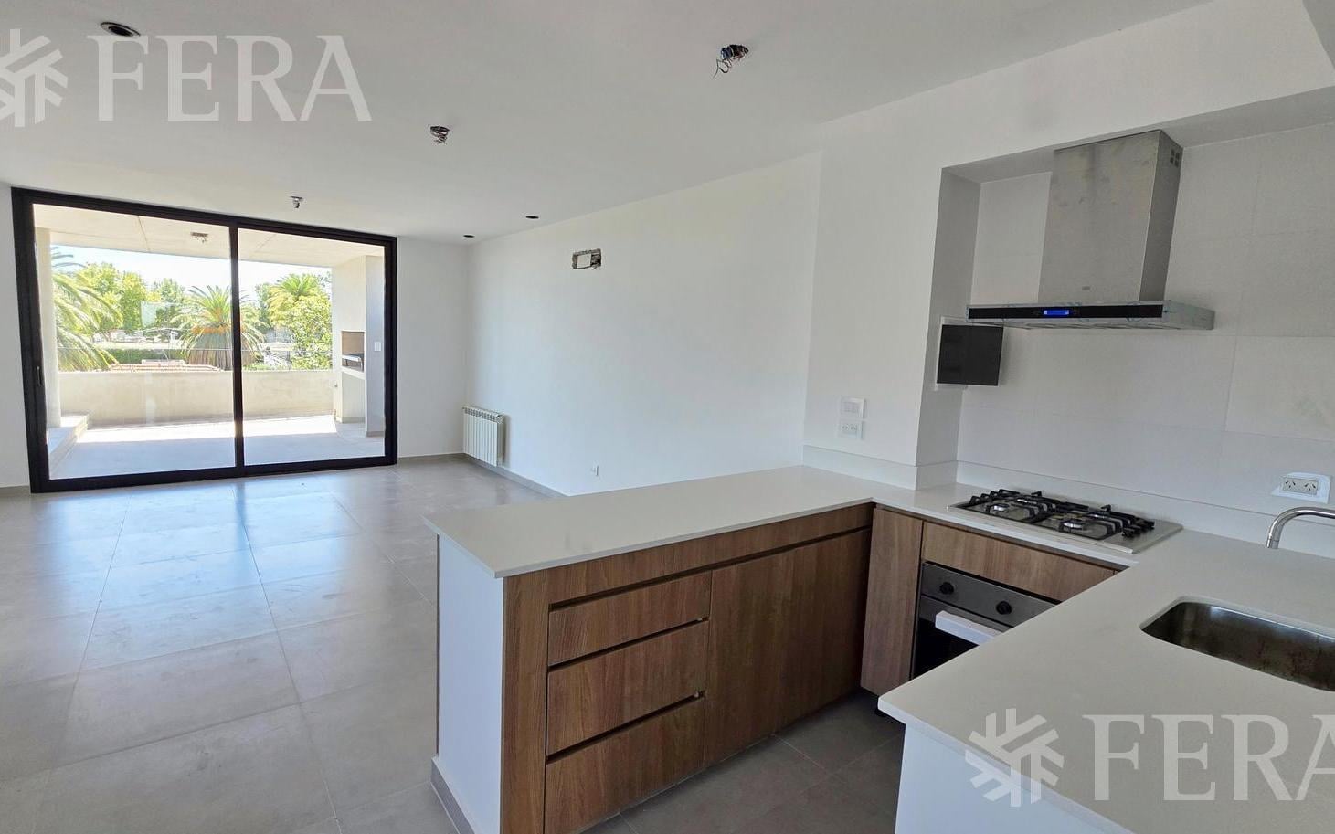 Foto de Venta de semipiso tipo loft de 2 ambientes con dos cocheras en Bernal, imagen 3
