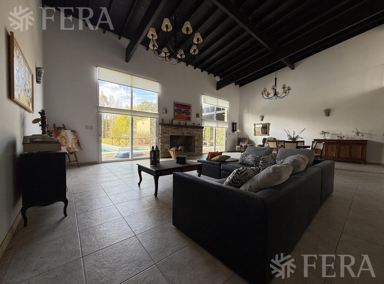 Foto de Venta Casa 8 ambientes con parrilla y piscina en Campos de Roca, imagen 3