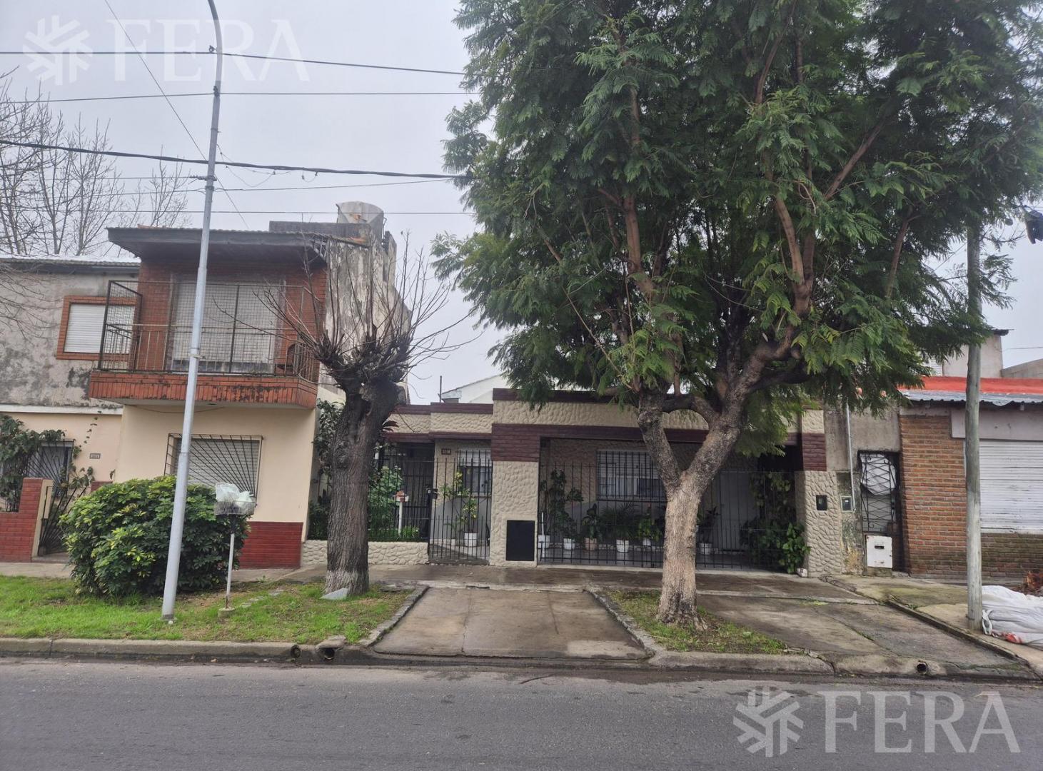 Foto de Venta casa 3 ambientes con patio en Monte Chingolo, imagen 1