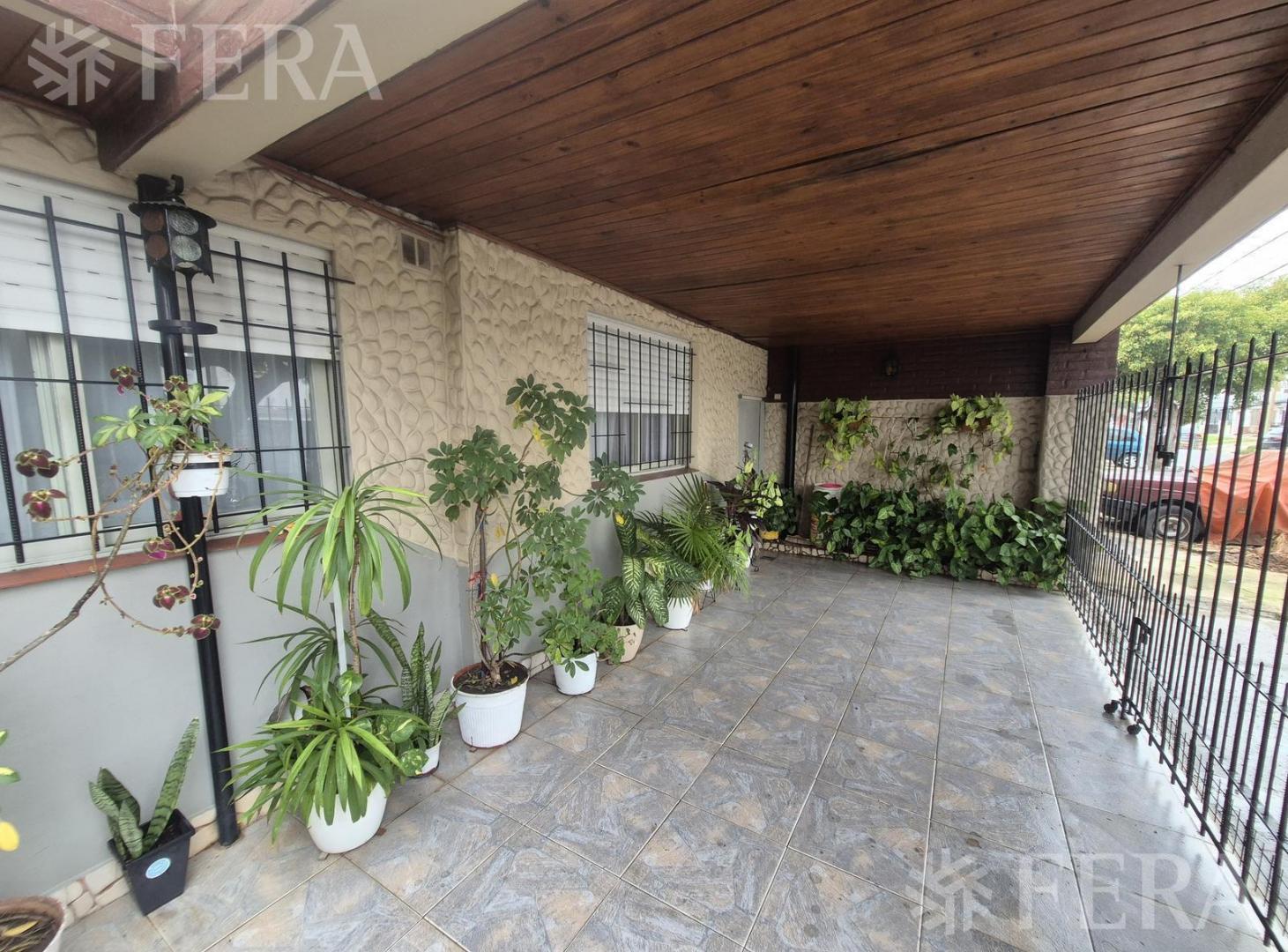 Foto de Venta casa 3 ambientes con patio en Monte Chingolo, imagen 2