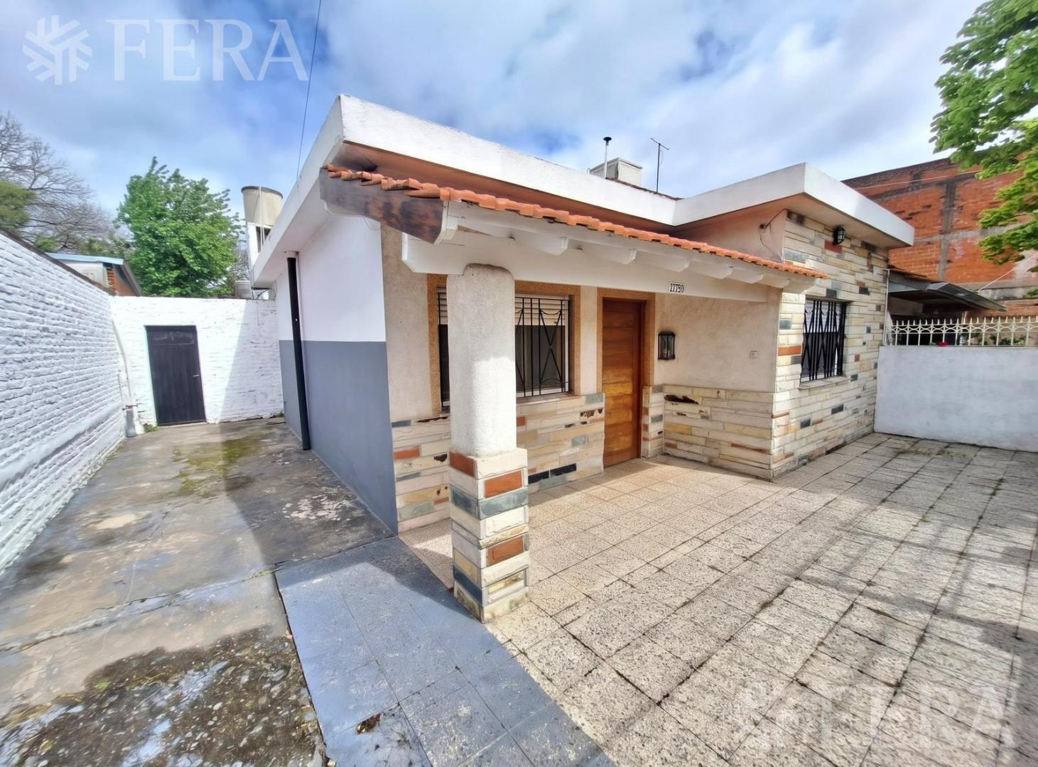 Foto de Venta casa de 3 ambientes con cochera y fondo libre, imagen 3