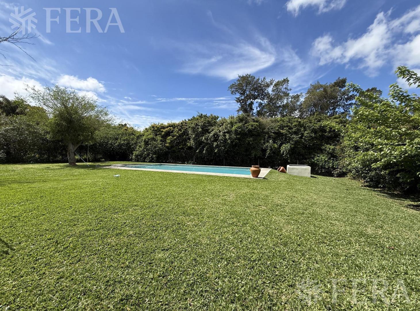 Foto de Venta Casa 5 ambientes con parrilla y piscina en Abril Club De, imagen 1