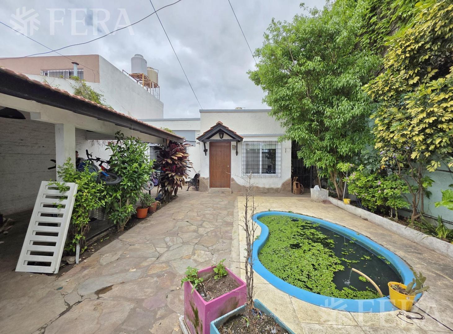 Foto de Venta casa 3 ambientes con cochera y patio en Bernal, imagen 3