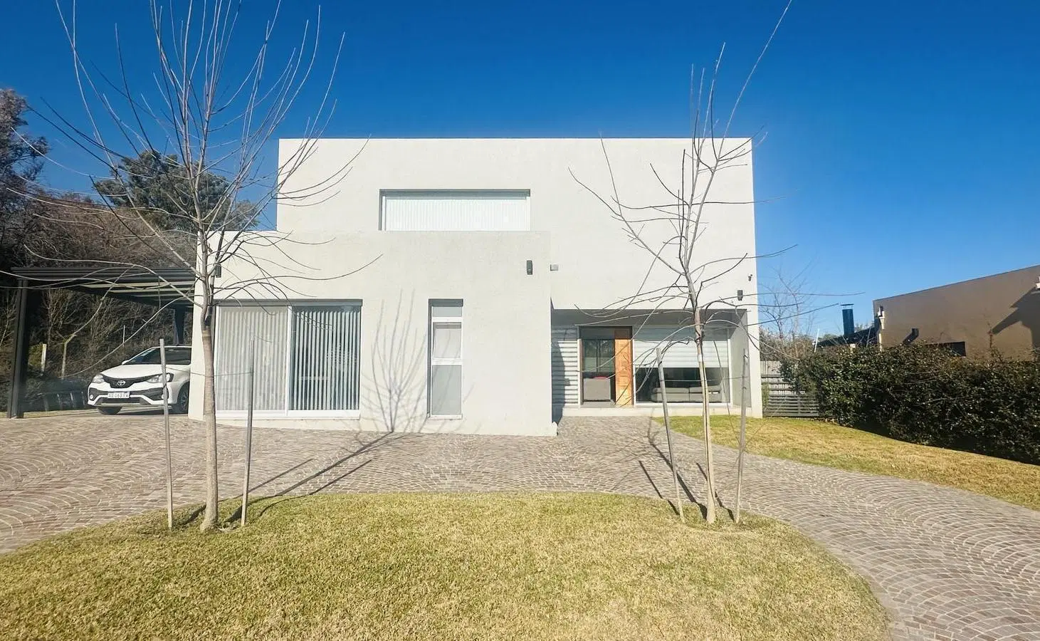 Casa 4 Ambientes con piscina - Barrio Santa Guadalupe 2