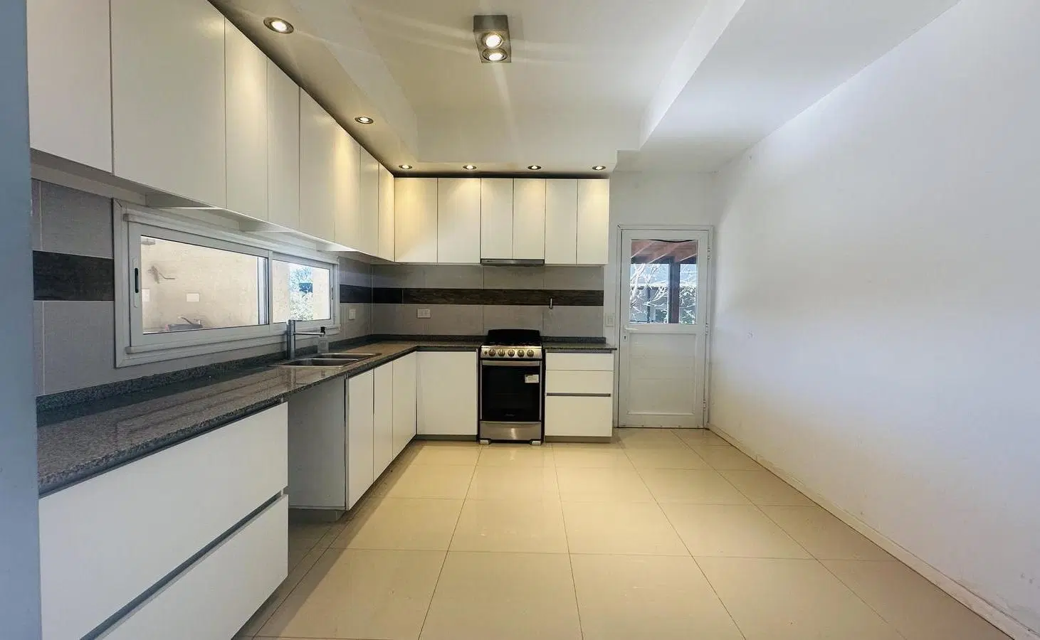 Casa 4 Ambientes - Barrio Santa Guadalupe 4