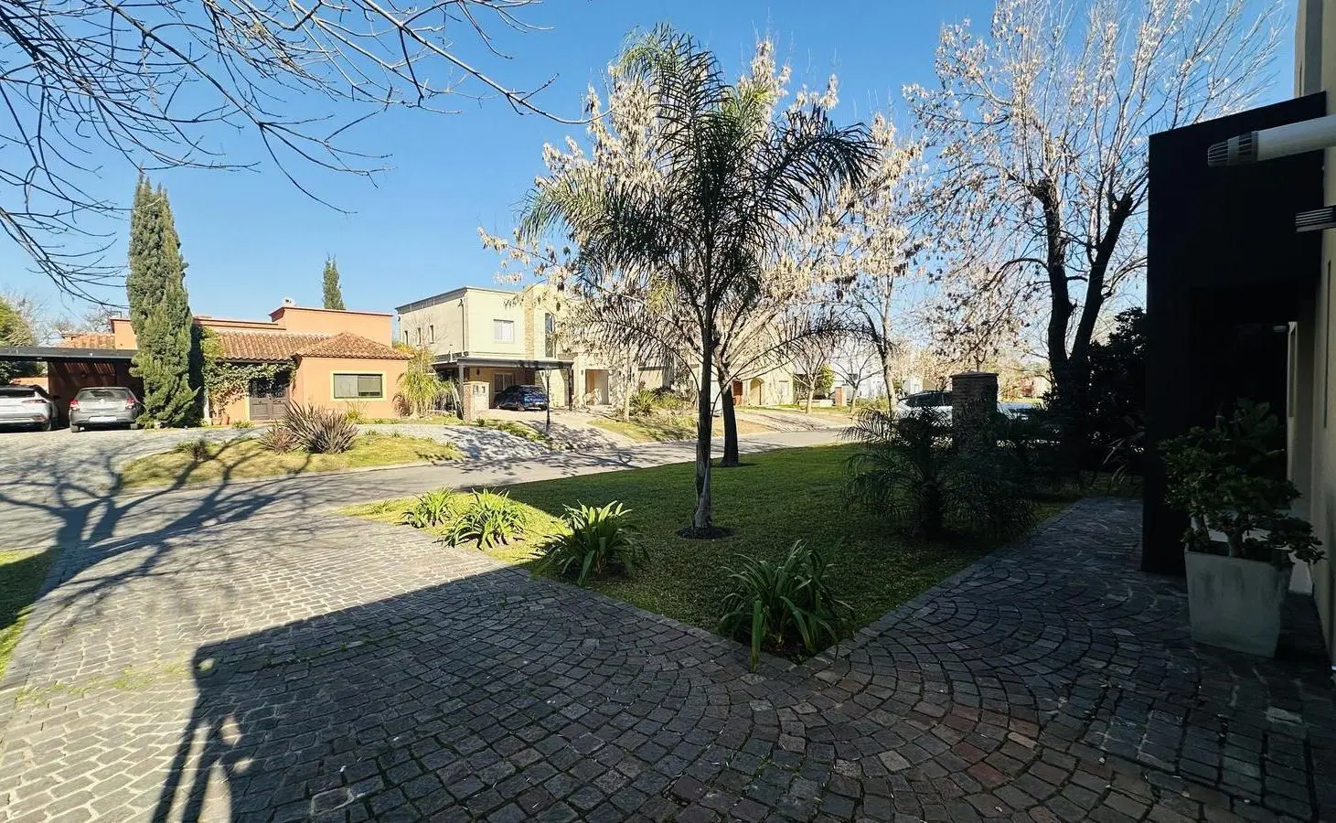 Casa 5 Ambientes con piscina - Barrio Santa Guadalupe 4