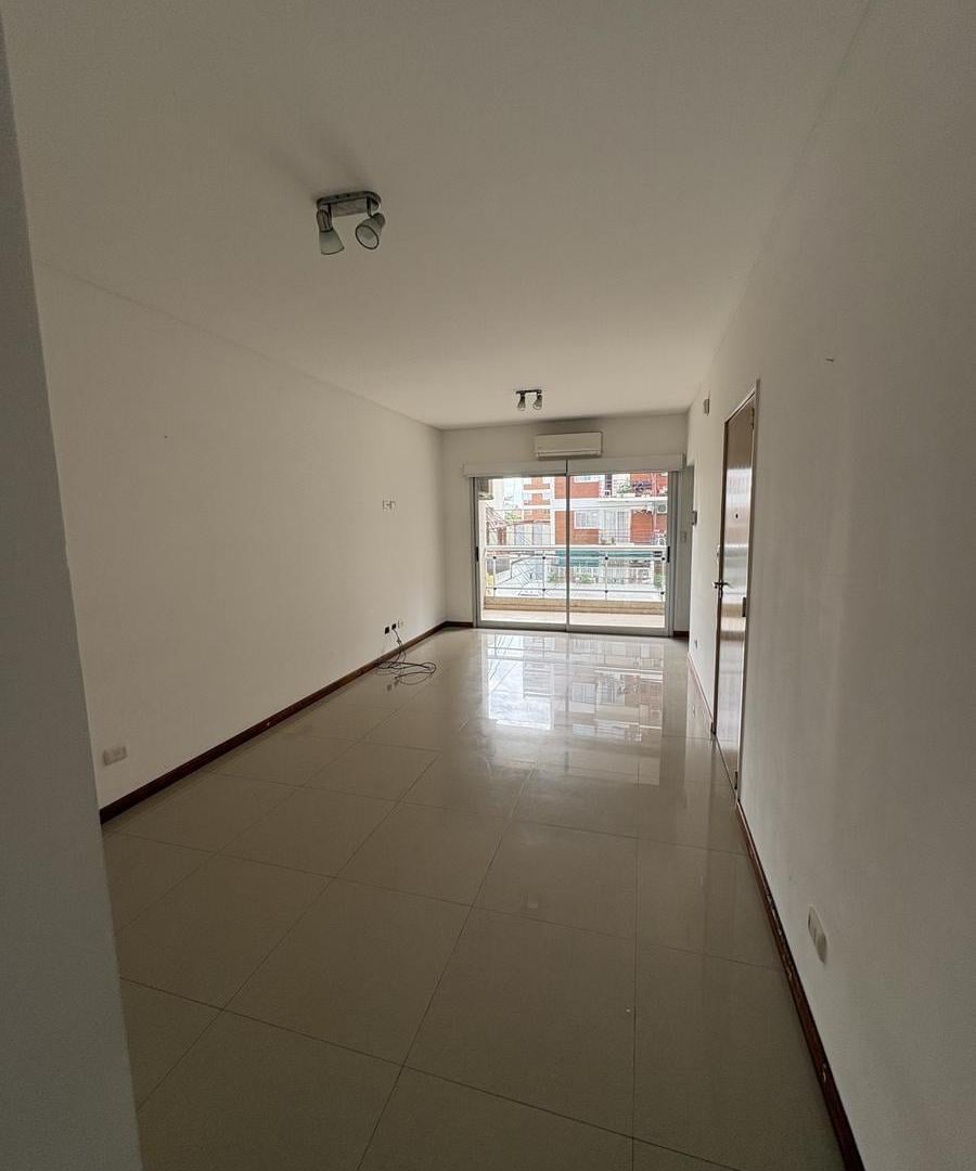 Departamento 2 ambientes frente balcón  en alquiler