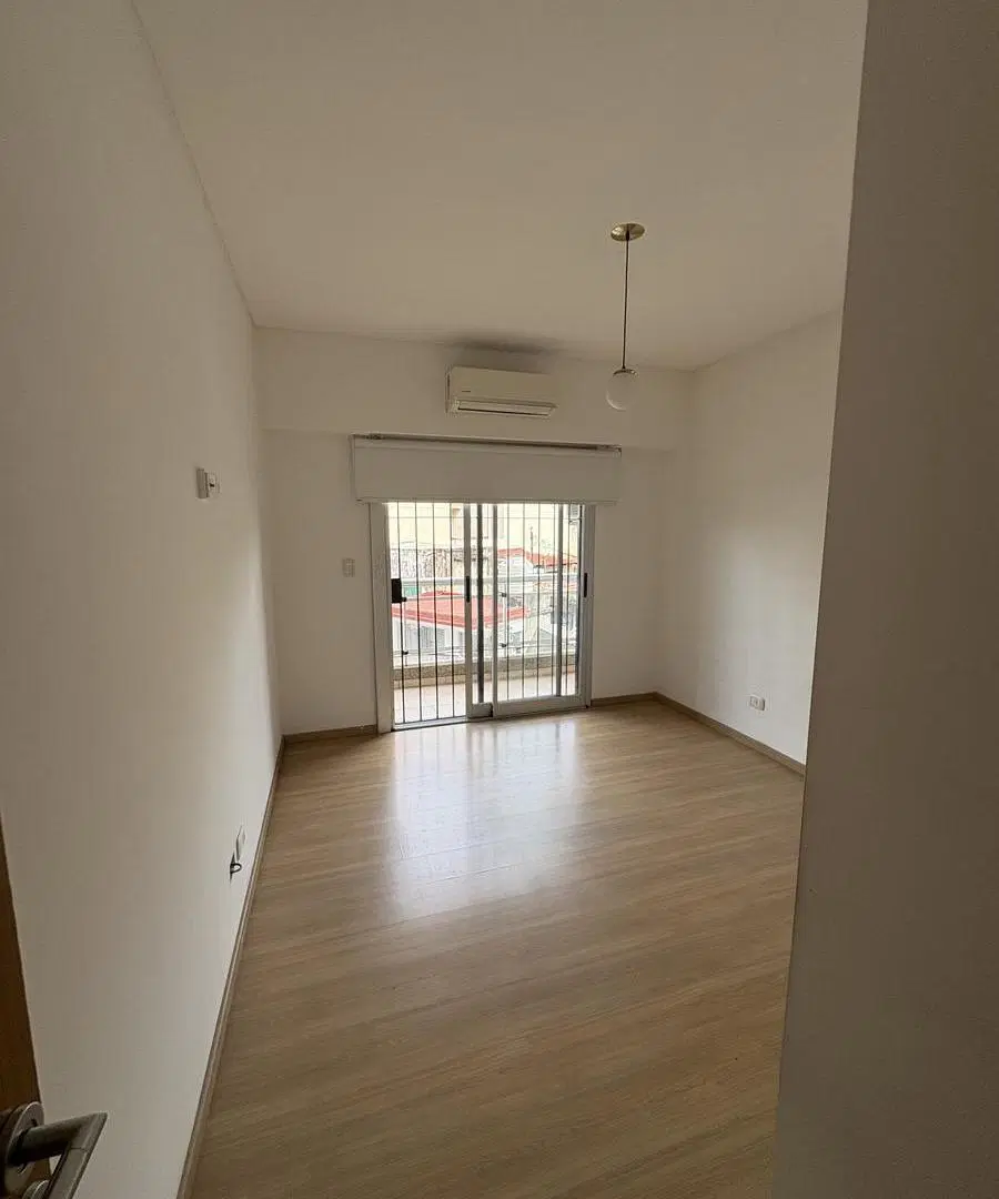 Departamento 2 ambientes frente balcón  en alquiler 4