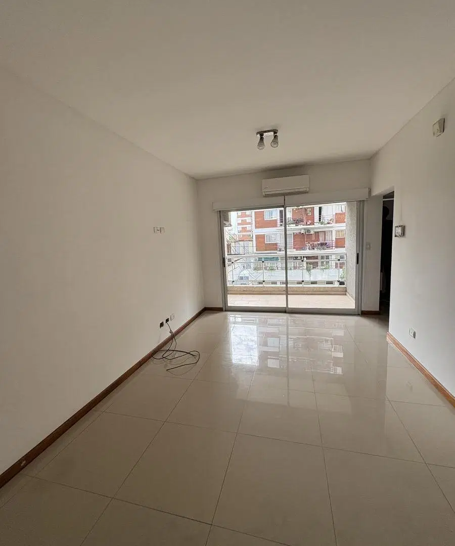 Departamento 2 ambientes frente balcón  en alquiler 3