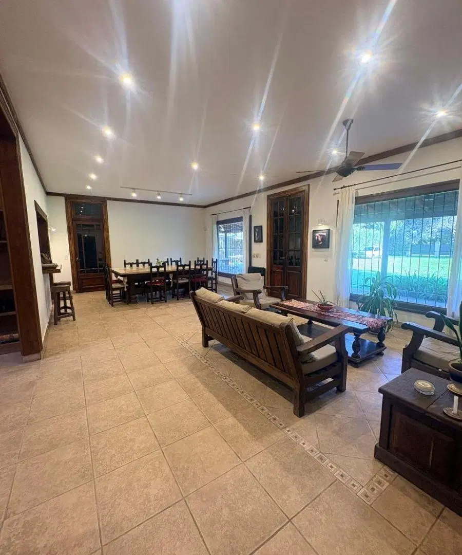 Casa de 350 m² con 4 dormitorios y Piscina en alquiler temporal en El Remanso 3