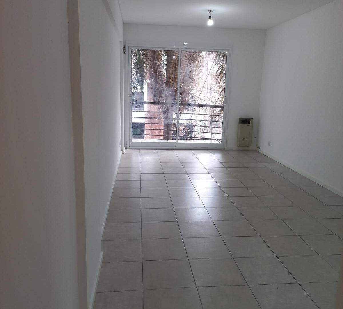 Foto de Monoambiente al frente-Se entrega pintado-balcón-baño completo, imagen 2
