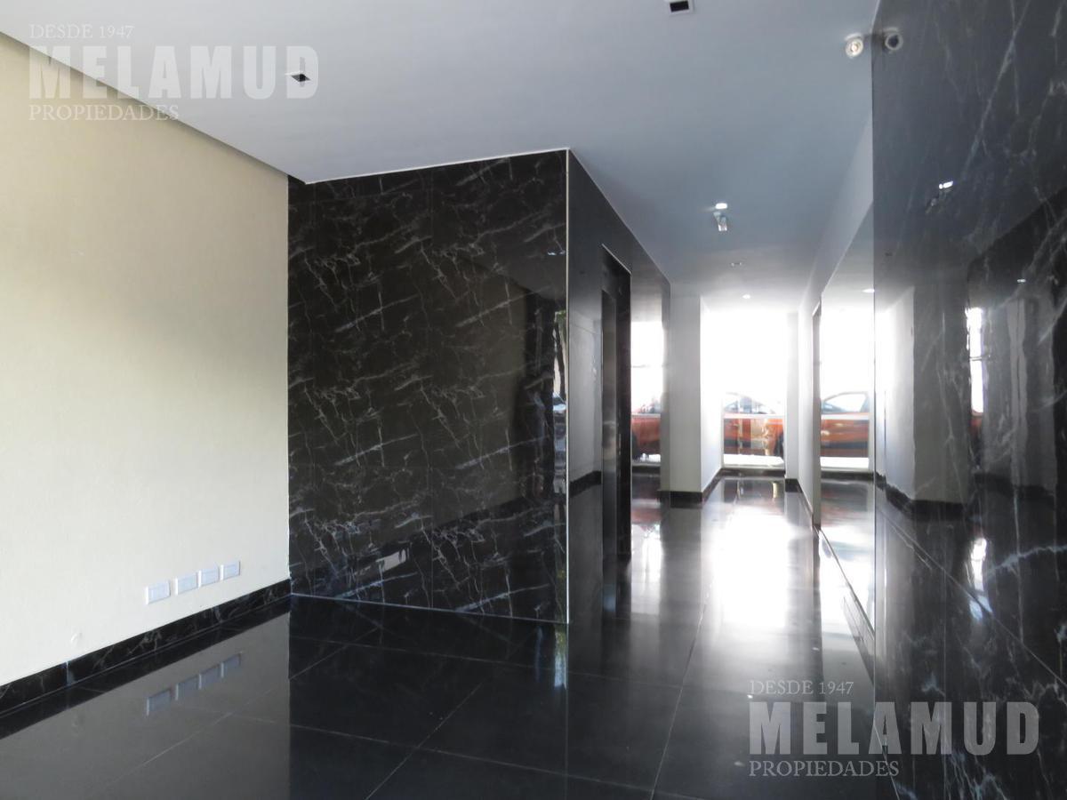 Venta / 2 Ambientes / Flores / Piso Alto Luminoso Apto Profesional