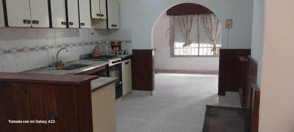 Foto de CASA en VENTA de 4 ambientes con GRAN TERRENO DE 380m2, A 2 cuadras de la av.pte. Perón, imagen 5