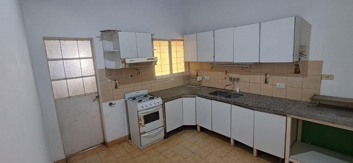 Foto de CASA EN ALQUILER 3 AMBIENTES, CON PATIO Y COCHERA CUBIERTA Para 2 autos, imagen 5