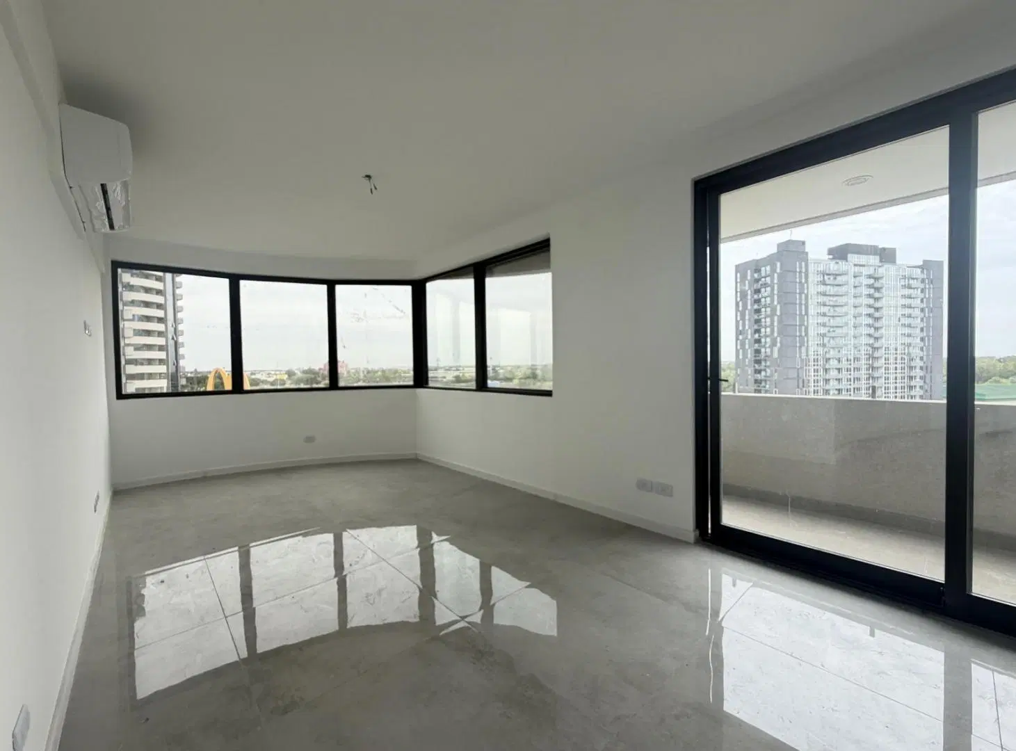 Departamento en Venta 3 AMBIENTES PISO 8 D  con cochera - BRICKELL TORRE BOULEVARD - Tigre 2