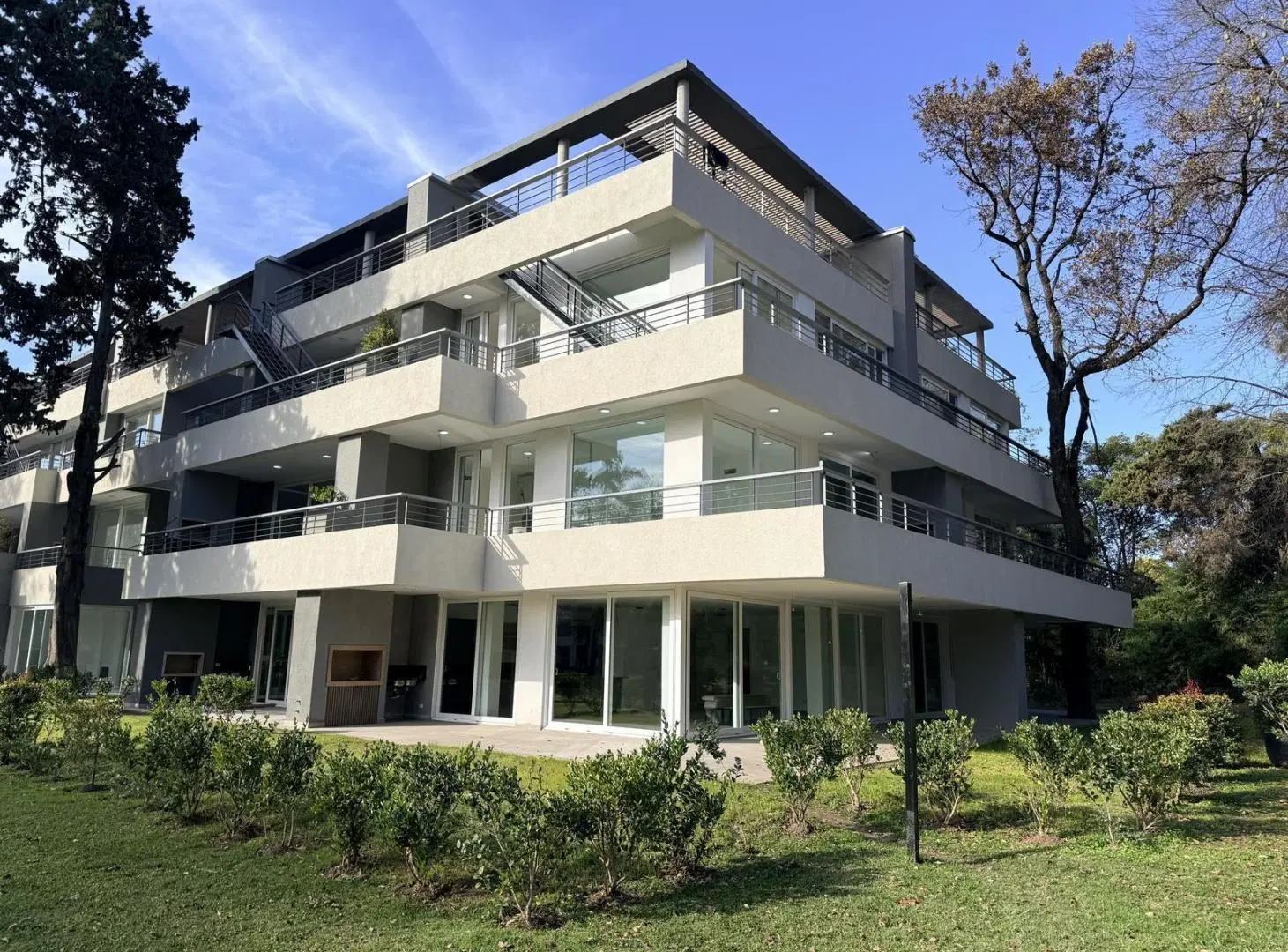 Departamento en VENTA Bosque Pilar, 3 ambientes a estrenar con cochera y parrilla 4
