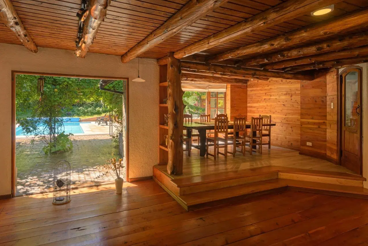 Exclusiva Residencia con Pileta y Parque en Altos del Sol 3